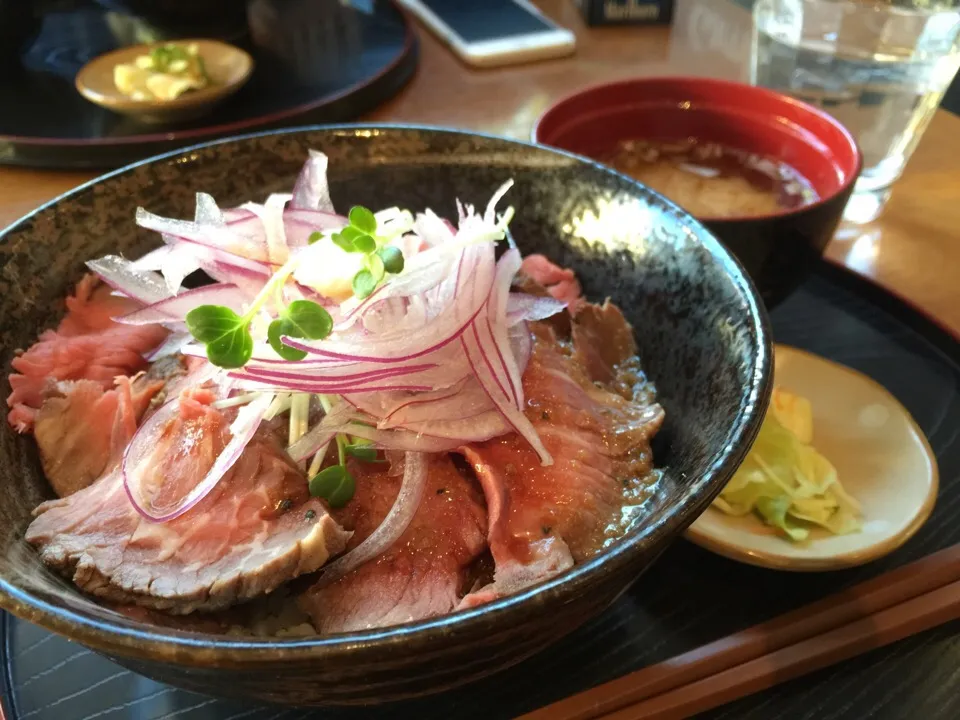 [ランチタイム] ローストビーフ丼|hiroさん