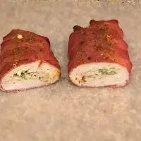 Turkey Bacon-wrapped Chicken breasts stuffed with rosemary,thyme, and cheese|Tracy Adamsさん