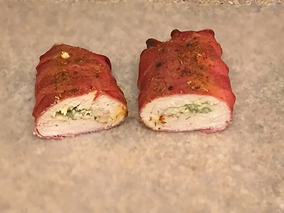 Turkey Bacon-wrapped Chicken breasts stuffed with rosemary,thyme, and cheese|Tracy Adamsさん