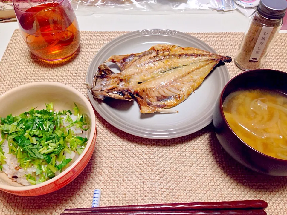 Snapdishの料理写真:鯵の開き 三つ葉とだし塩のお粥 味噌汁|にゃろめさん