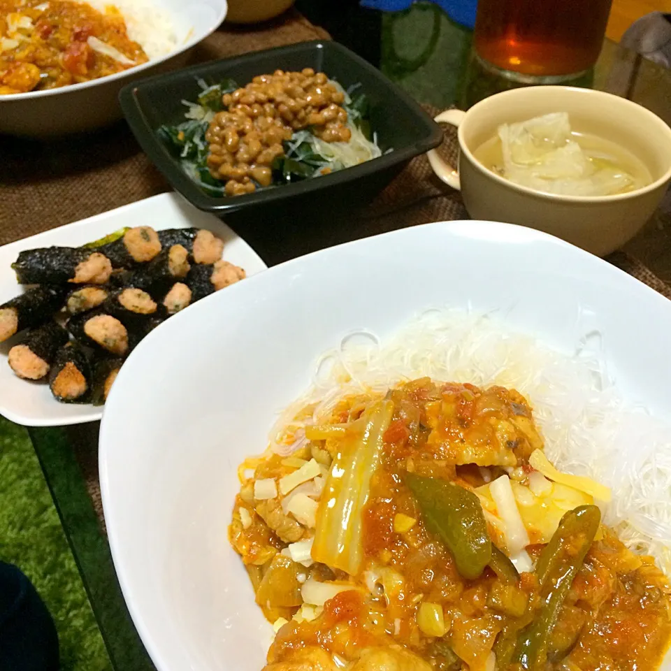 インドカレー、山芋たらこ磯辺揚げ、ワカメと春雨と納豆和え、キャベツとひらシメジのスープ。|Snack PIYOさん