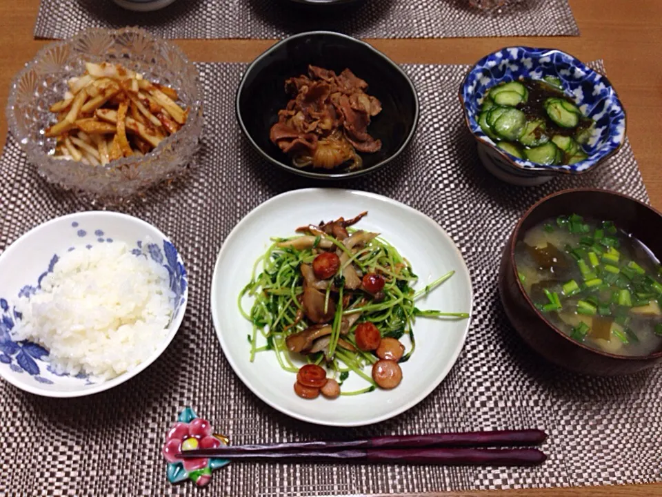 豆苗きのこのバター炒め☆大根さつま揚げのサラダ☆豚肉佃煮☆もずくりゅうり☆お味噌汁☆|Milfeliceさん