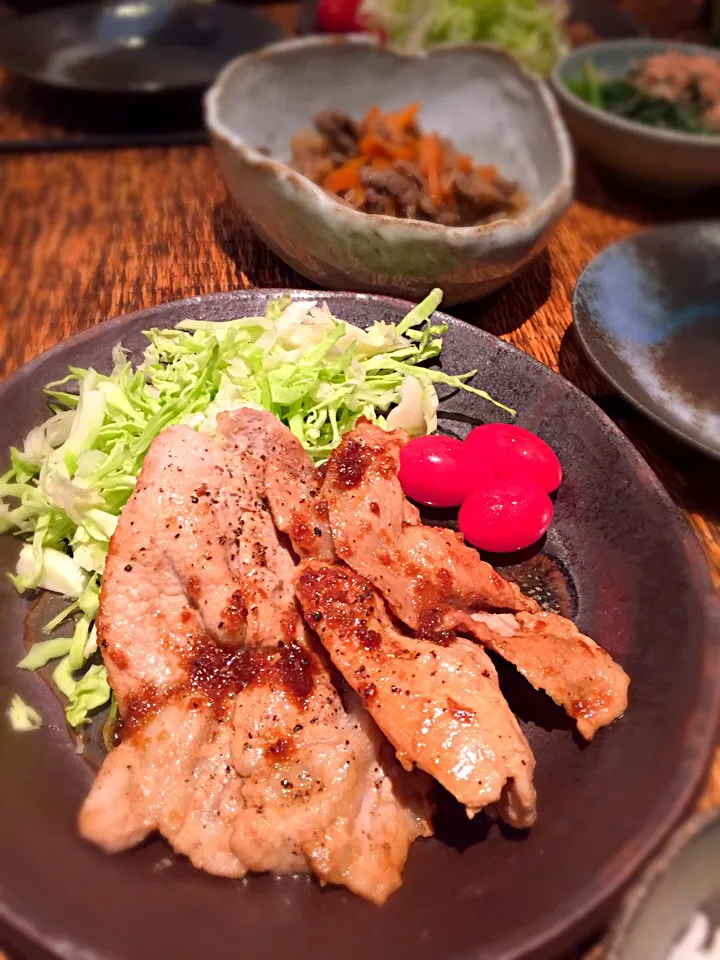 母作の焼肉のタレで豚肉焼いて晩ご飯|maroさん