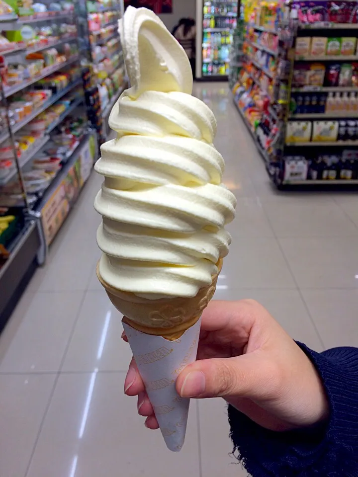 7-11 起司蛋糕冰淇淋🍦|陳菇菇さん