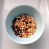 Strawberry Yogurt with Granola|bethandclydeskitchenさん