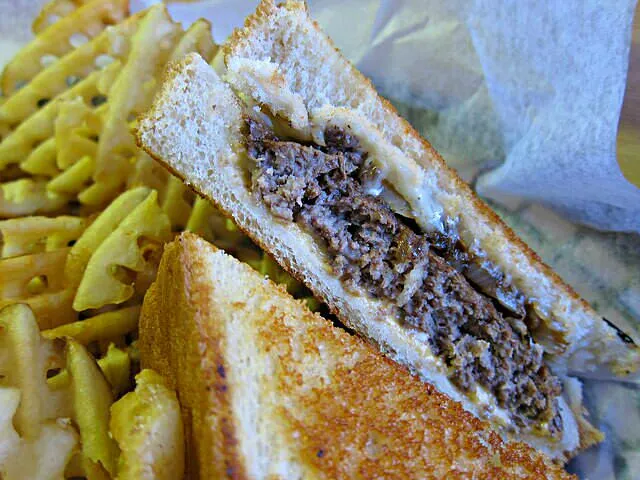 #Box lunch/Deli ☺ at Johnny B's Diner Patty Melt with Waffle Fries 🍟 #Main dish 😊 #Sandwich #Beef #Snack/Teatime 😋 💯 😋|Alisha GodsglamGirl Matthewsさん