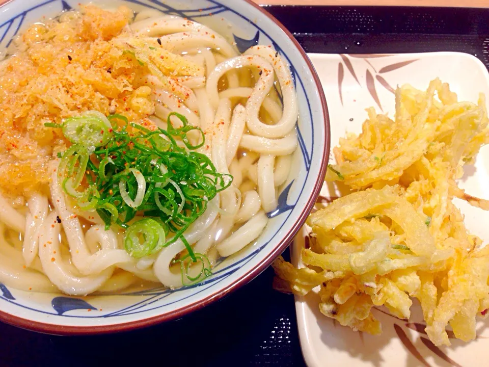 丸亀製麺・かけうどん（温）大盛 野菜かき揚げ|ゆうじ.さん