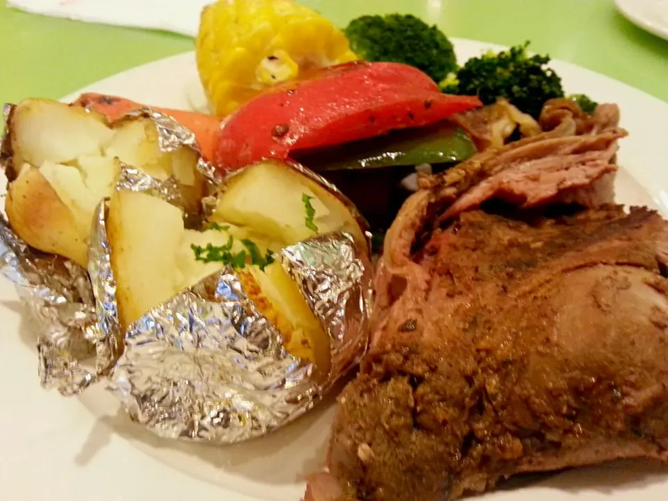 Lamb with barbecued potatoes and veggies.  #foodporn #yummy #lamb #western|Charissaさん