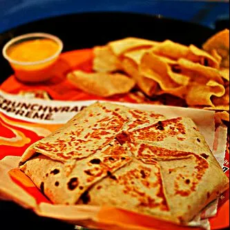 Snapdishの料理写真:Crunch wrap Supreme & Nachos at Taco Bell Late Afternoon #Snack with My Lil Foodie Princess #Snack/Teatime 😋 💯 😋 #Main dish ❤ ❤ #Mexican cuisine|Alisha GodsglamGirl Matthewsさん