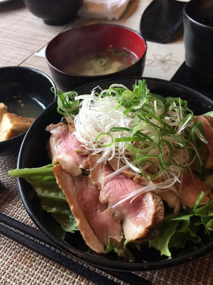 鴨の燻製わさび醤油丼|歌う釣り師さん