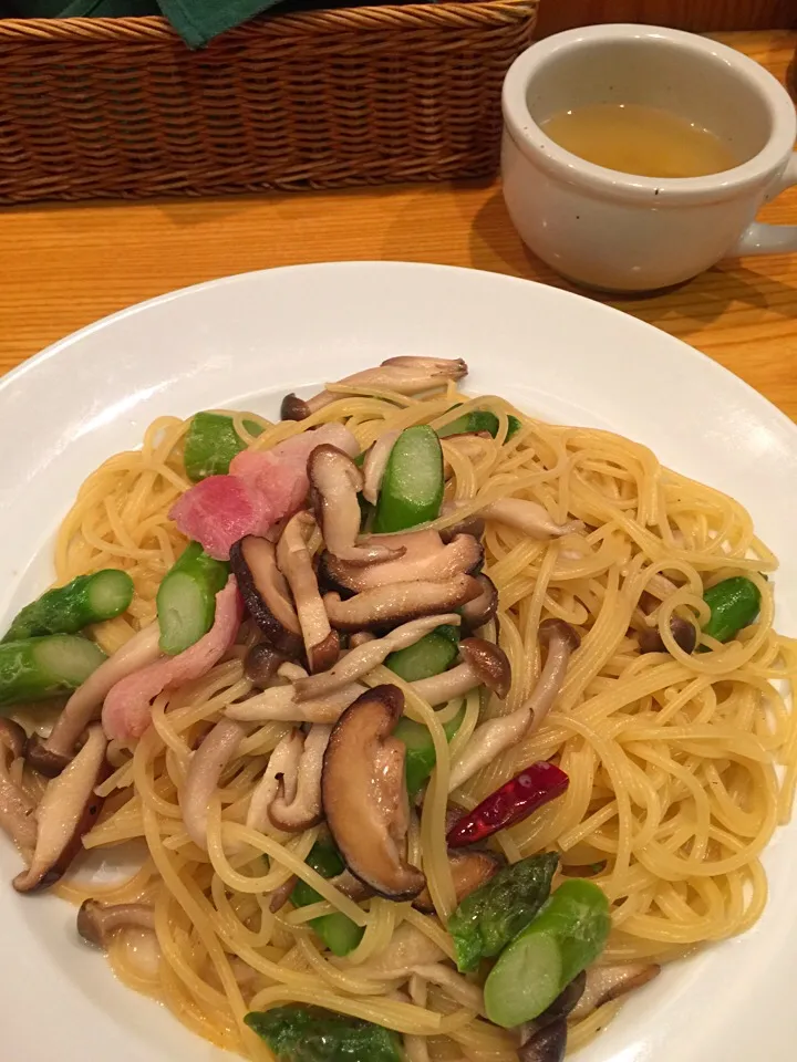 Asparagus & mushroom spaghetti Japanese style soy source flavor|Ai Yamamotoさん