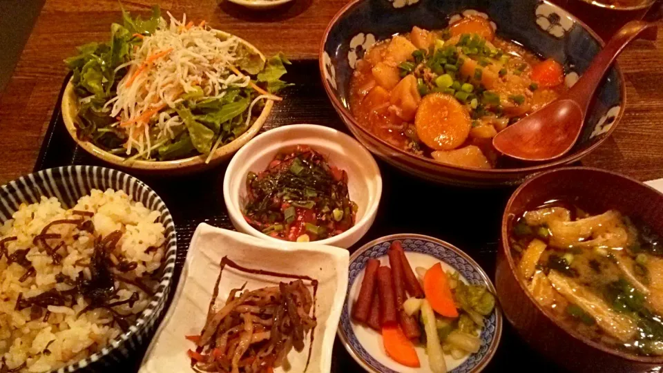 賄い飯🍚 肉じゃが(インカの目覚め) とか色々。|Gauche Suzukiさん