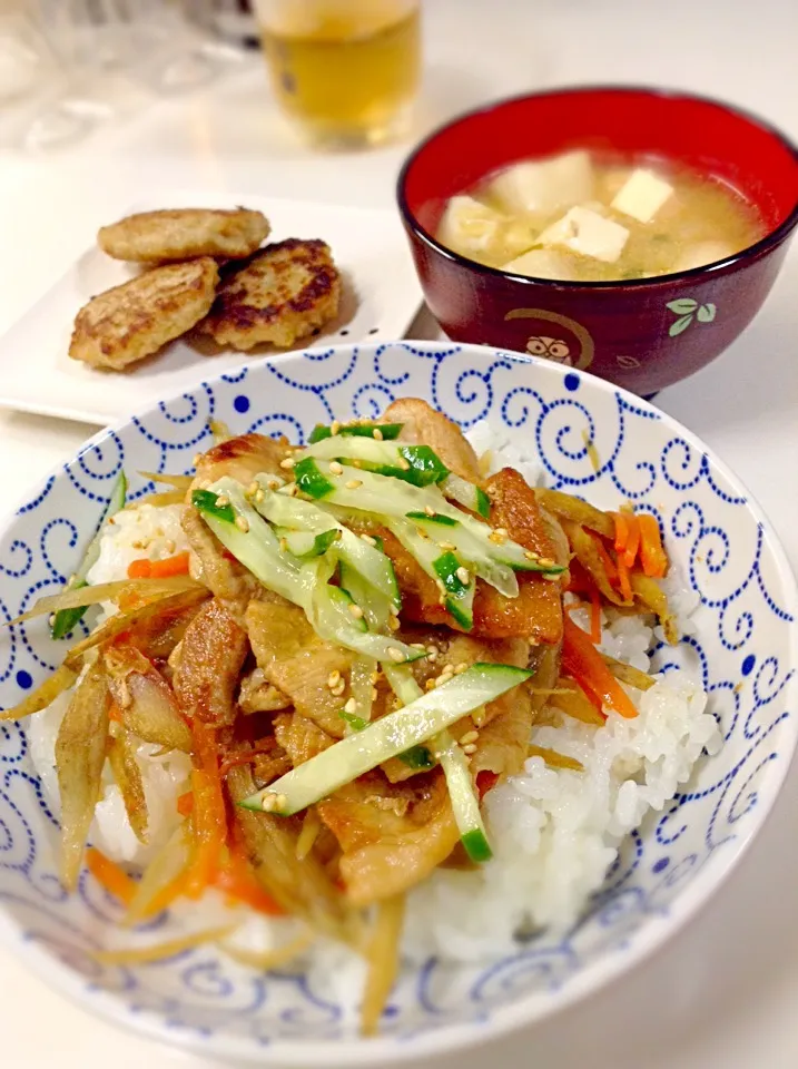 娘たちのおゆはん  豚丼 大根のお味噌汁 レンコンもち|yukoさん