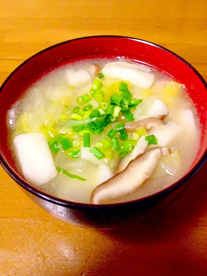 白菜とはんぺんの味噌汁🍲|まいりさん