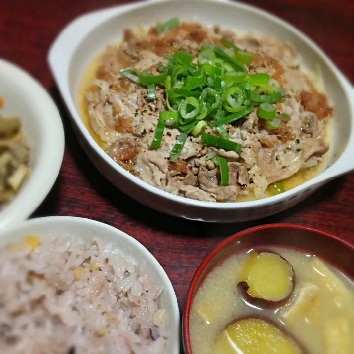 豚もやしと白菜の梅風味レンジ蒸し＆さつまいもと油揚げの味噌汁|ともえさん