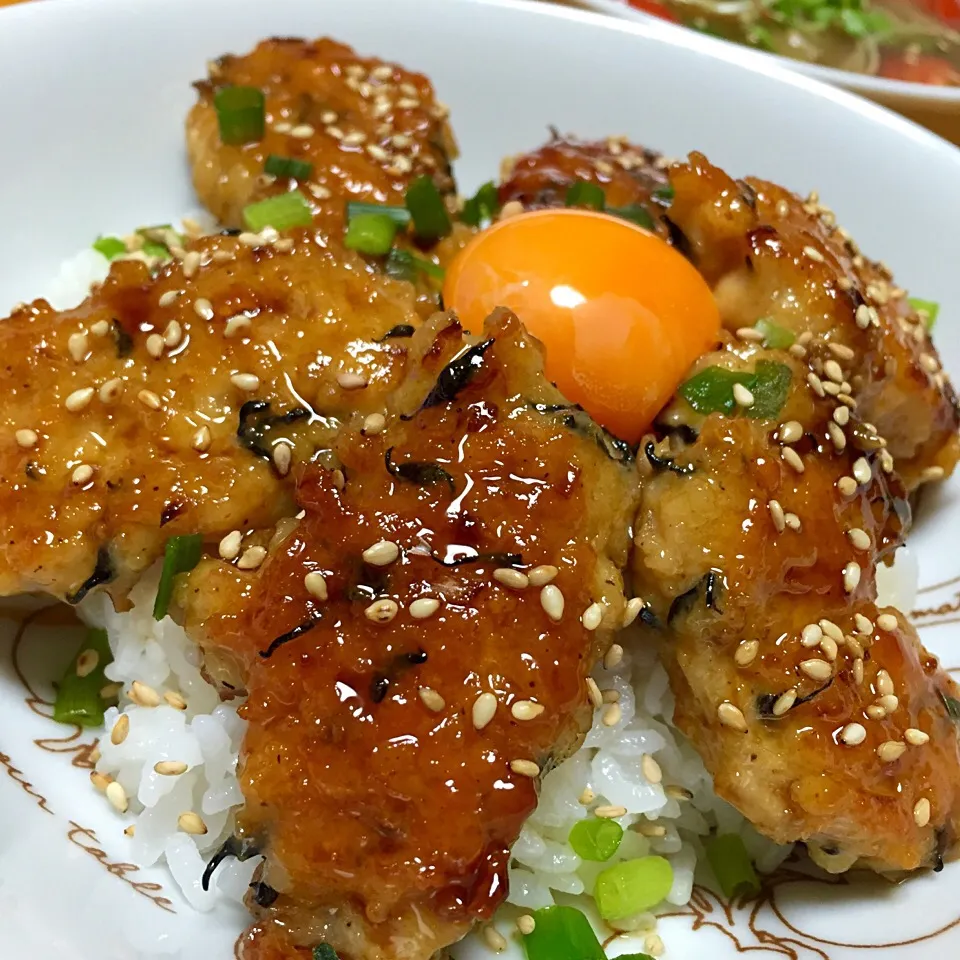 Snapdishの料理写真:ひじき入りふんわりもっちり鶏つくね丼|カウンター嬢さん