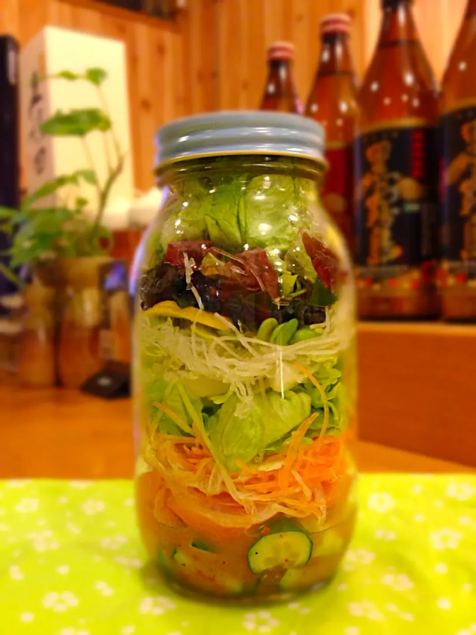 My homemade "Salad in a Jar". I'm all about getting simple & eating clean this week...!!! Fast. Easy. Healthy...!!!|チェリーリンさん