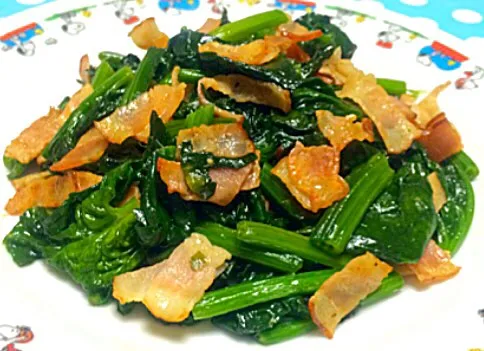 Snapdishの料理写真:ベーコンとほうれん草のバター炒め - Bacon & spinach stir fried in butter 😋✨|Liezlさん