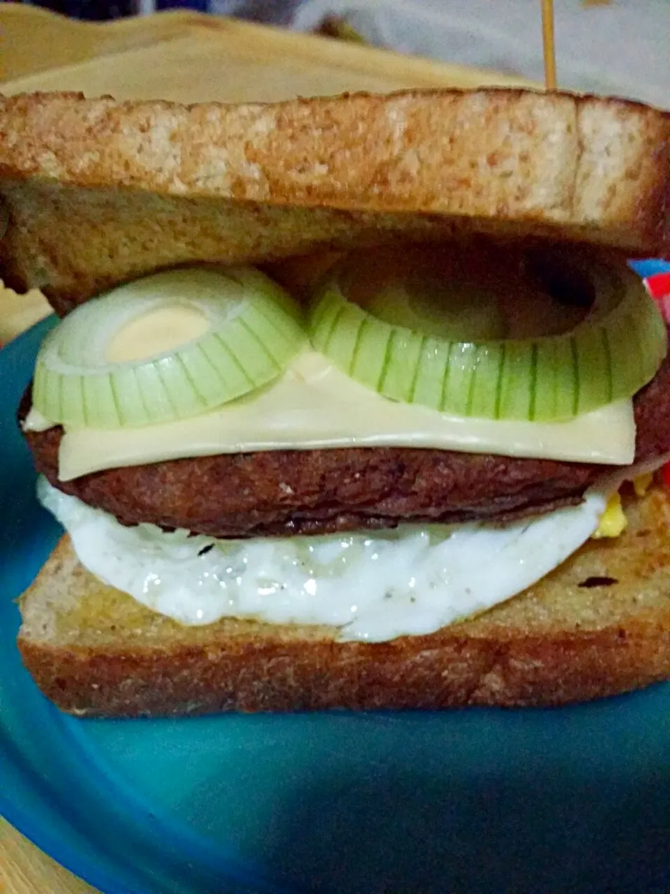 bread+fried egg+lamb burger+holland onion+cheddar cheese|Cinta Adiaelidaさん