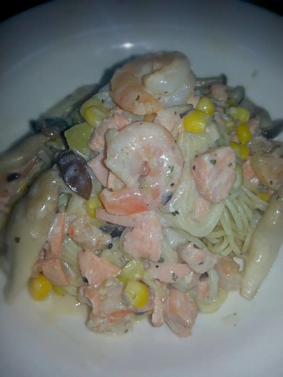 creamy mushroom shirpm salmon pasta|Lottie Ibadlit Ninoblaさん