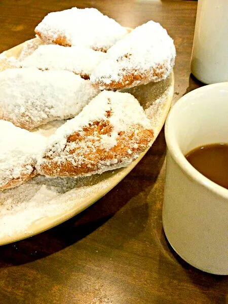 Snapdishの料理写真:Beignets and #Coffee 😊 At Surreal Creations Bakery #Snack/Teatime 😋 💯 😋 #Dessert ❤ #Beignet / Pancake|Alisha GodsglamGirl Matthewsさん