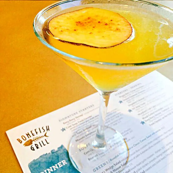 Fresh Apple Martini 🍸🍎🍸at Bonefish Grill Late Afternoon #Drinks #Alcohol 🍸 #Fruit 🍃 🍎 🍃|Alisha GodsglamGirl Matthewsさん