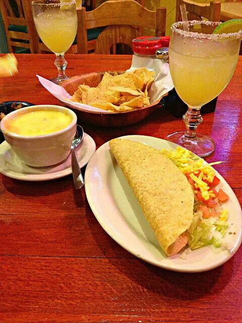 Snapdishの料理写真:El Rancho Tacos and Margarita #Dinner #Main dish #Steak Taco #Drinks #Alcohol #Mexican cuisine|Alisha GodsglamGirl Matthewsさん