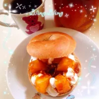 Snapdishの料理写真:自家製ブランデーオレンジ＆生クリームのベーグルサンド（メープルシロップがけ）❤️