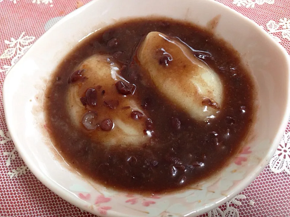 Mochi in sweet red beans. Yummy!!!|jans floraさん