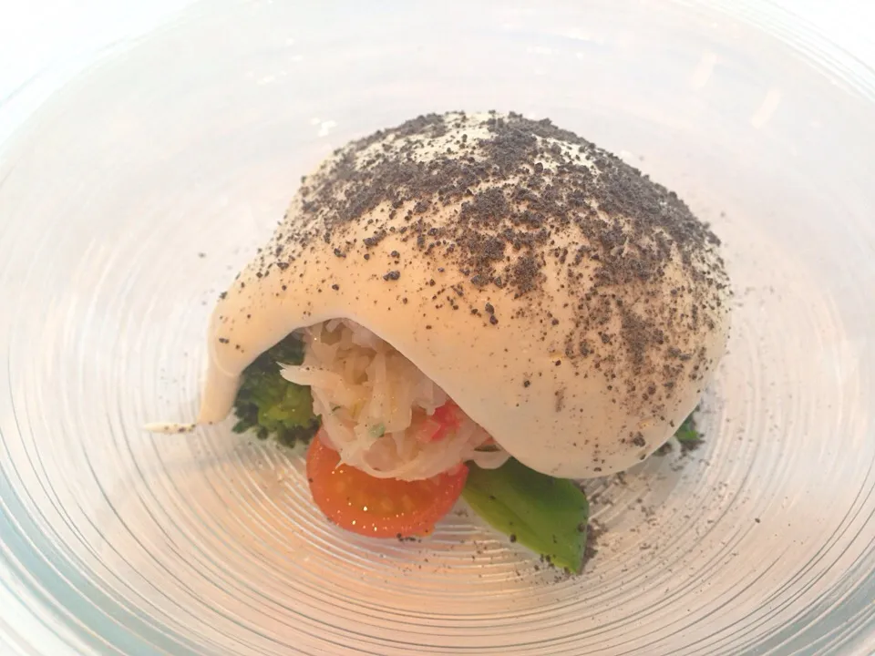 Snow crab and mascarpone cheese, tiramisu style|Sergey Grisさん