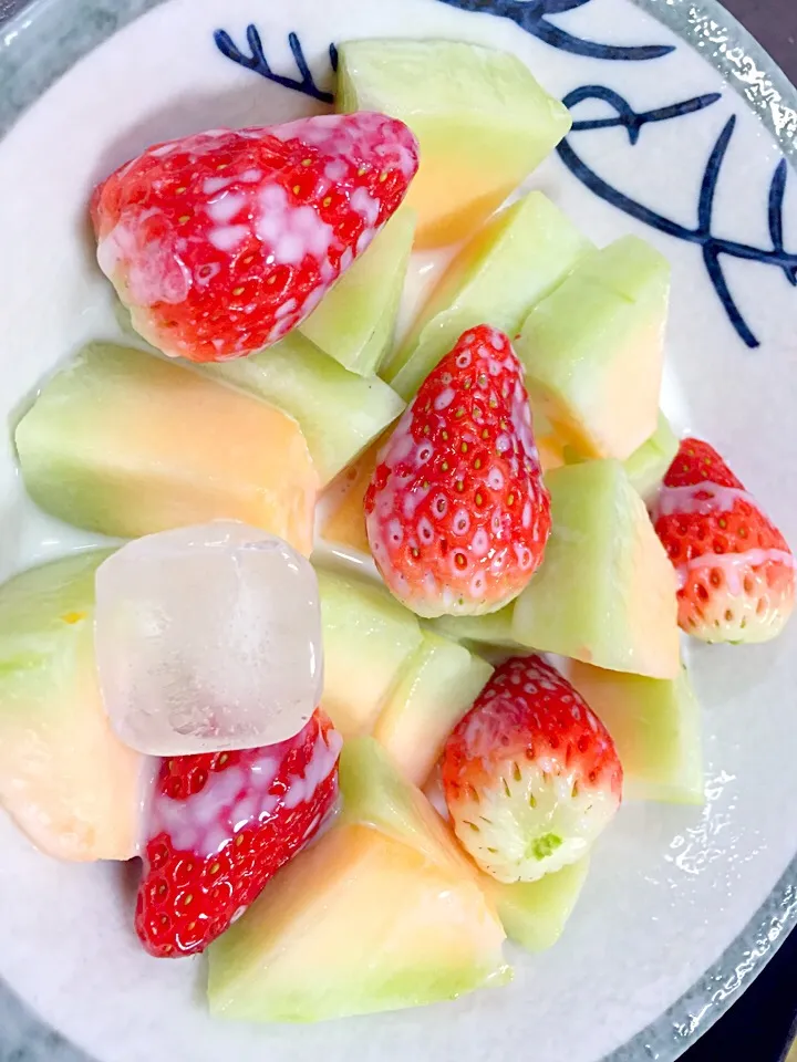 Melon with sweetened condensed milk. Yummy. :)!|Urbano Carrolleさん