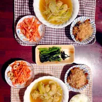 Snapdishの料理写真:にんじんちくわサラダ、白菜とつくねの鍋煮込み、エリンギとじゃがいもの醤油炒め|のったんさん