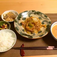 Snapdishの料理写真:白菜と春雨のとろり炒め、ねじりこんにゃくとえのきの煮物、ベーコンと白菜のとろろみそ汁|ひろみさん