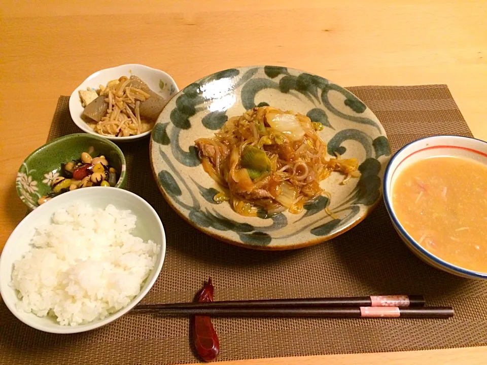 Snapdishの料理写真:白菜と春雨のとろり炒め、ねじりこんにゃくとえのきの煮物、ベーコンと白菜のとろろみそ汁|ひろみさん