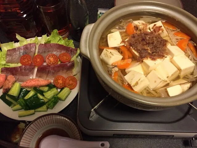 湯豆腐、ワカナのお刺身、焼きタラコ、塩もみキュウリの胡麻油和え、ミニトマト🍅❗️(ˊo̶̶̷ᴗo̶̶̷`)੭✧✨|サソリさん