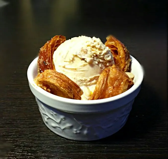 Bread Pudding with Haagen Dazs ice cream|Antonyさん