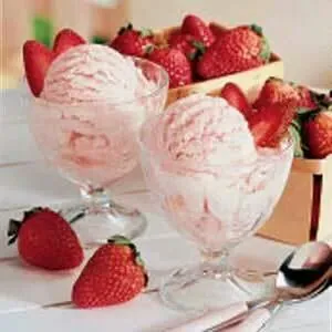 Strawberry Ice Cream Day 🍓 🍓 🍓 #Dessert #Ice Cream #Snack/Teatime 😋 💯 😋|Alisha GodsglamGirl Matthewsさん