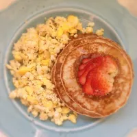 Snapdishの料理写真:Protein pancakes with scrambled eggs|bethandclydeskitchenさん