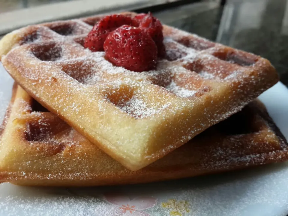 waffles with drunken strawberries|Shivani Vakil Savantさん