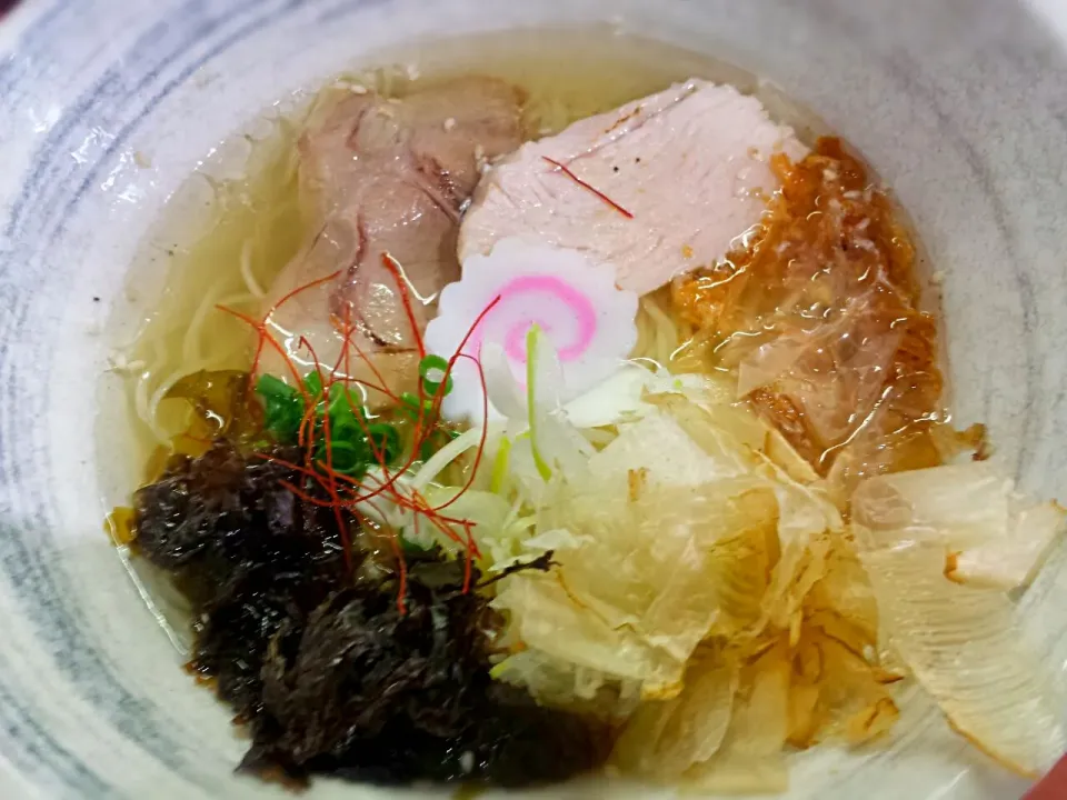 世田谷ボロ市特別メニューの「マグロ節の塩ラーメン」。うまいっ!!|マカロニ公爵さん