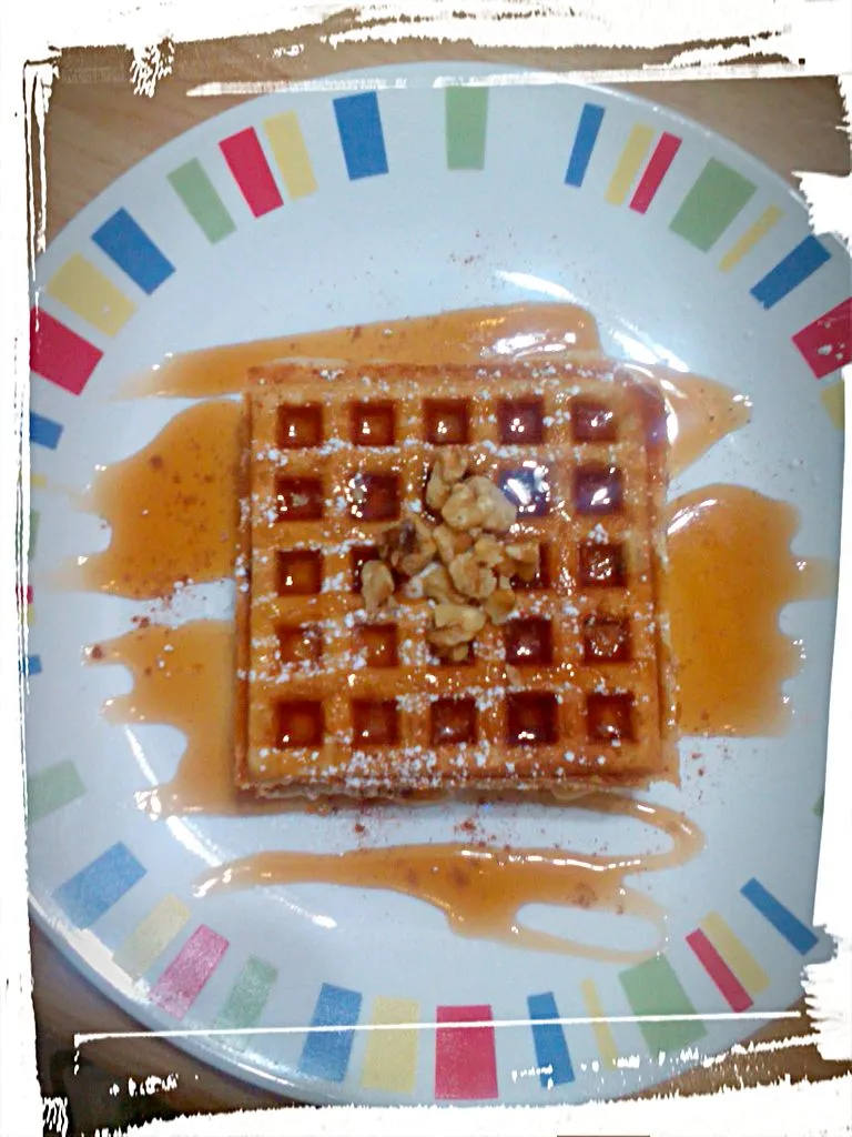 Waffles(inside: Chocolate Chip) / Walnuts(on top)|Yari Gonzálezさん