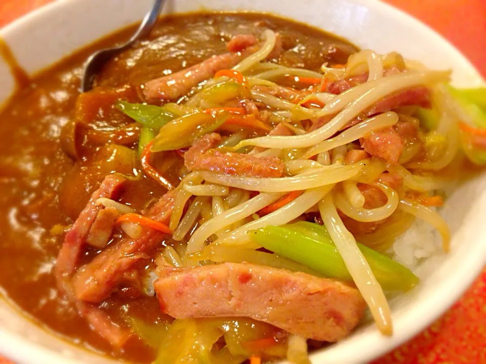 横浜中華街・龍鳳酒家 金曜ランチ限定気まぐれカレー🍛（大盛）細切り肉野菜炒め|ゆうじ.さん