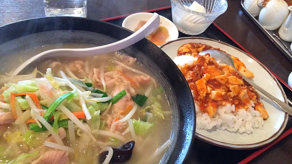 Snapdishの料理写真:【日替定食】鶏肉塩味タンメンと小麻婆豆腐丼を頂きました。|momongatomoさん