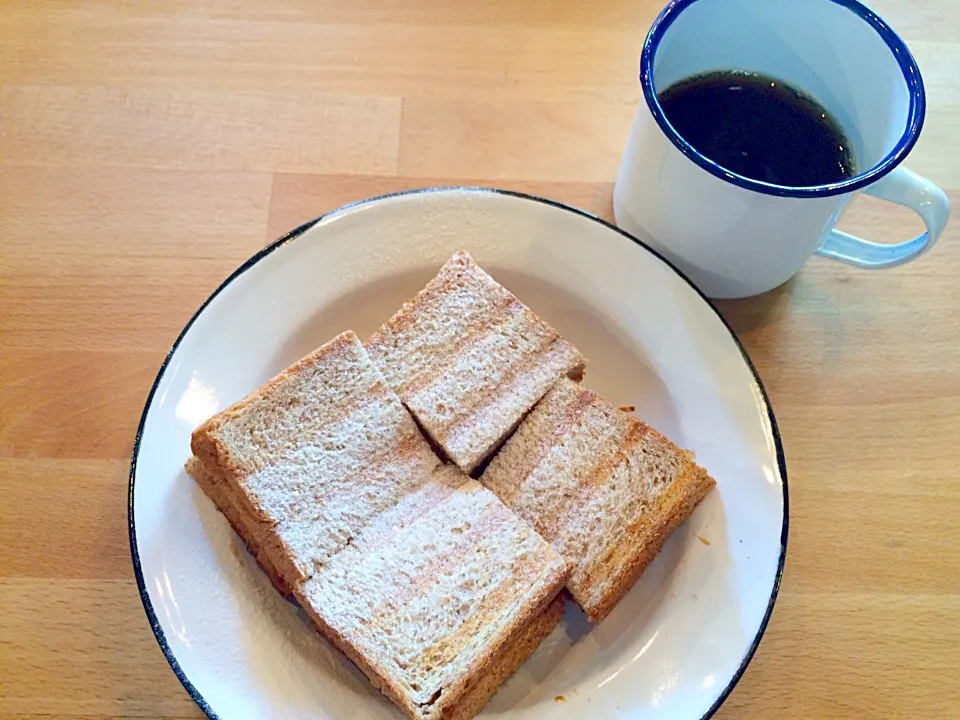 Snapdishの料理写真:太妃糖蘋果熱壓三明治|Liu Menaさん