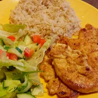 Snapdishの料理写真:Chicken with brown rice and salad|Airidakasさん