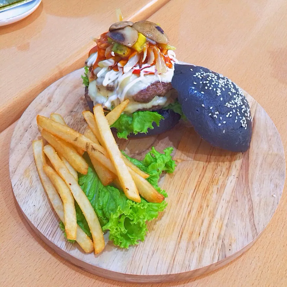 Charcoal Beef Burger|adrianus oetomoさん