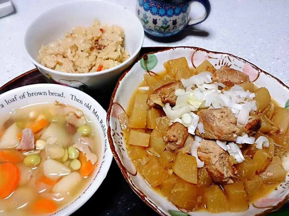 豚肉と大根の味噌煮、かつおめし(炊き込みご飯の素)野菜と豆スープ！|あまねさん