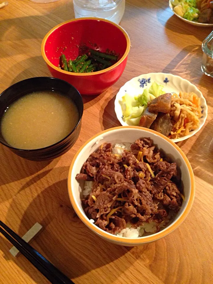 牛しぐれ煮丼 with いんげんの胡麻和え, 切り干し大根, キャベツと油揚げのおひたし, こんにゃくの味噌煮|山本家さん