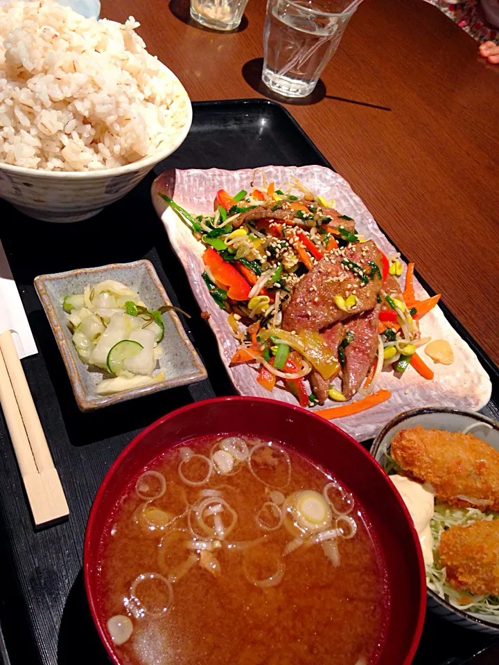 レバニラ炒め・カキフライ・麦飯定食@居酒屋 じゅん(東大宮)|みっさんさん