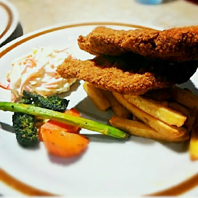 Homemade Chicken Crisp with coleslaw side. #malaysianfood|fatinhattaさん